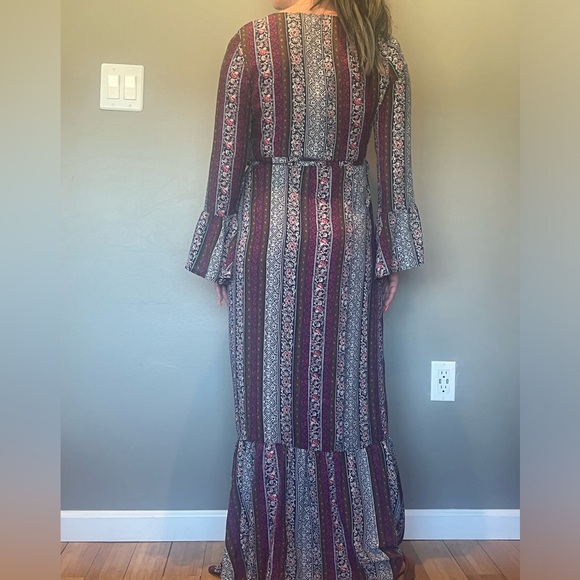 Bohemian floor length bell sleeved wrap dress - Picture 4 of 11